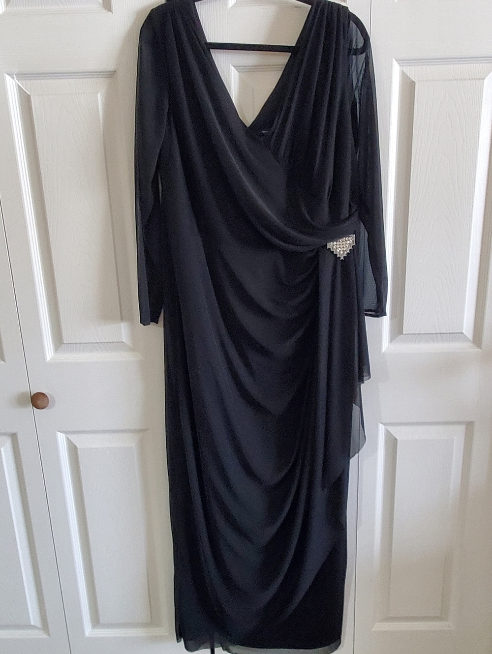 BLU SAGE COCKTAIL DRESS BLACK 18W. SHEER SLEEVES. DRAPEY .